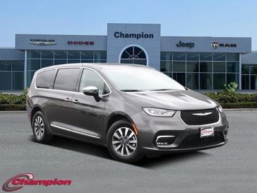 2023 Chrysler Pacifica Plug-in Hybrid Limited in a Granite Crystal Metallic Clear Coat exterior color and NAPPA LEATHERinterior. Champion Chrysler Jeep Dodge Ram 800-549-1084 pixelmotiondemo.com 