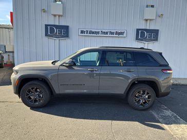 2027 Jeep Grand Cherokee Laredo