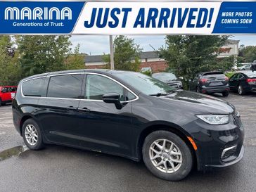 Used 2024 Chrysler Pacifica Touring L