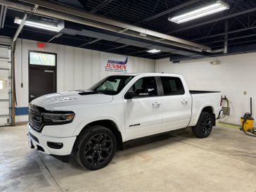 Used 2021 RAM 1500 Limited in a Bright White Clear Coat exterior color and Blackinterior. Jensen Chrysler Dodge Jeep Ram 507-354-0542 jensenchryslerdodgejeepram.com 