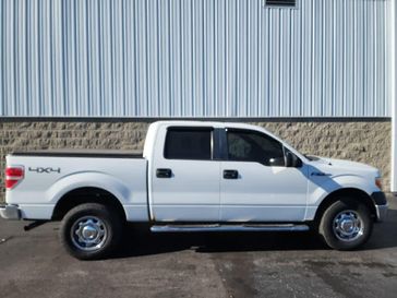 2013 Ford F-150 XL 4WD SuperCrew 145 in a Oxford White exterior color and Steel Grayinterior. Wilmington Auto Center Chrysler Dodge Jeep Ram (937) 556-6430 wilmingtonautocentercdjr.com 