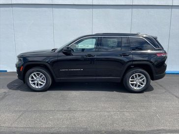 New 2025 Jeep Grand Cherokee Laredo X 4x4