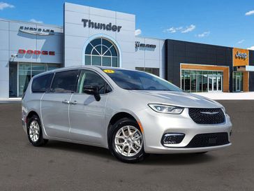 Used 2024 Chrysler Pacifica Touring L
