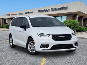 New 2026 Chrysler Pacifica Select