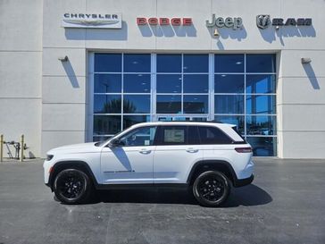 New 2026 Jeep Grand Cherokee Laredo Altitude 4x4