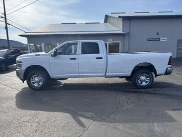 New 2026 RAM 2500 Tradesman Crew Cab 4x4 8' Box
