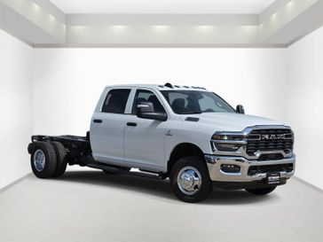 New 2026 RAM 3500 Tradesman Crew Cab Chassis 4x4 60' Ca