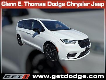 Used 2024 Chrysler Pacifica Hybrid Select