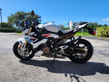 WHITE/BLUE/BLACK