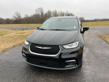 New 2026 Chrysler Pacifica Select