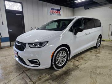 Used 2024 Chrysler Pacifica Touring L