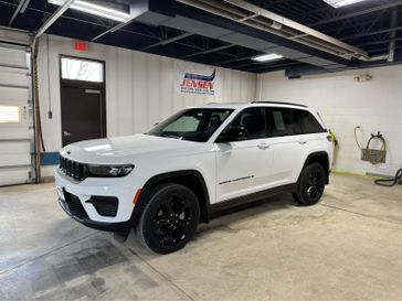 Used 2023 Jeep Grand Cherokee Laredo