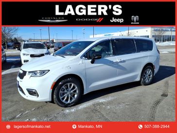 New 2026 Chrysler Pacifica Select Awd