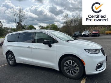 Used 2024 Chrysler Pacifica Hybrid Select