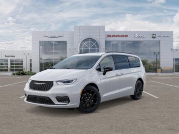 New 2026 Chrysler Pacifica Limited