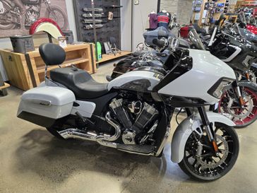 2024 Indian Motorcycle CHALLENGER LIMITED GHOST WHITE METALLIC