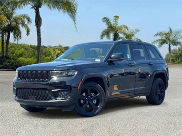 Used 2023 Jeep Grand Cherokee Altitude 4x4 in a Diamond Black Crystal Pearl Coat exterior color and Global Blackinterior. Southbay Chrysler Jeep Dodge Ram (424) 404-5521 pixelmotiondemo.com 