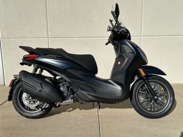 2024 PIAGGIO BV400 S  in a NERO TEMPESTA exterior color. Cross Country Powersports 732-491-2900 crosscountrypowersports.com 