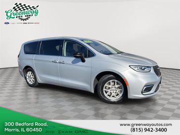 Used 2024 Chrysler Pacifica Touring L