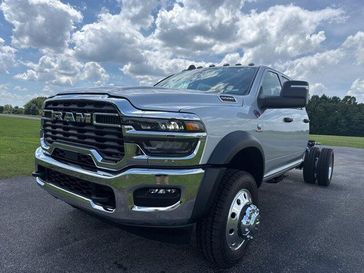 New 2026 RAM 5500 Tradesman Chassis Crew Cab 4x4 60' Ca