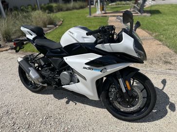 Used 2025 CFMOTO 300SS 