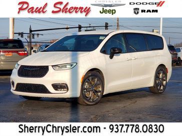 New 2026 Chrysler Pacifica Select