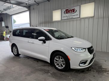 Used 2023 Chrysler Pacifica Touring L