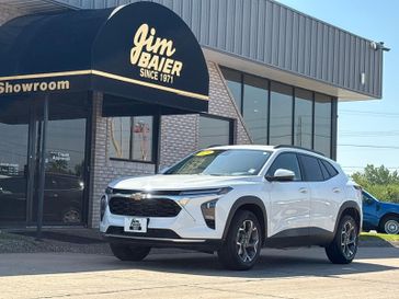 Used 2025 Chevrolet Trax LT