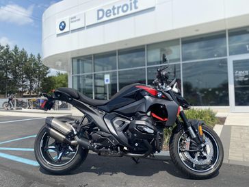 New 2026 BMW R1300R 