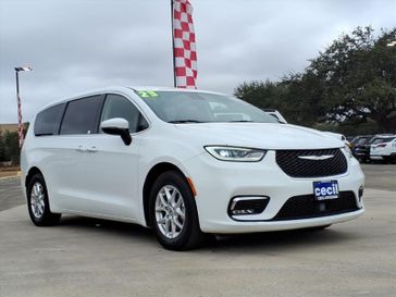 Used 2023 Chrysler Pacifica Touring L