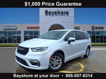 Used 2023 Chrysler Pacifica Touring L