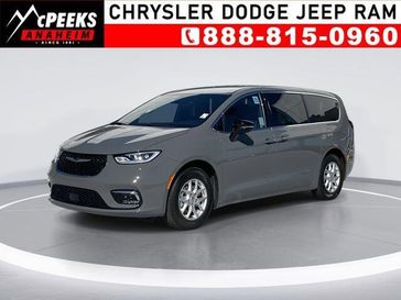 New 2025 Chrysler Pacifica Select