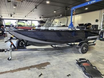 New 2025 SMOKERCRAFT ADV178DC 