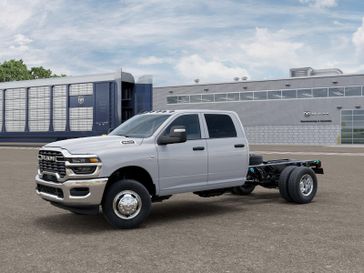 New 2026 RAM 3500 Tradesman Crew Cab Chassis 4x4 60' Ca
