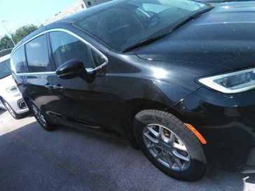 Used 2024 Chrysler Pacifica Touring L