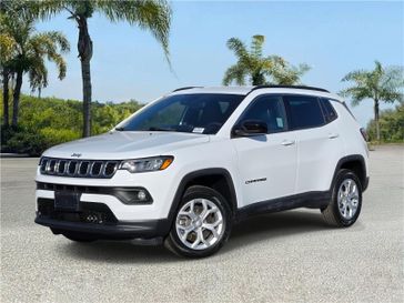 Used 2024 Jeep Compass Latitude 4x4 in a Bright White Clear Coat exterior color and Blackinterior. Southbay Chrysler Jeep Dodge Ram (424) 404-5521 pixelmotiondemo.com 