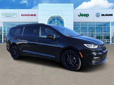 New 2026 Chrysler Pacifica Limited