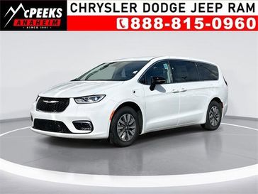 New 2024 Chrysler Pacifica Plug-in Hybrid Select