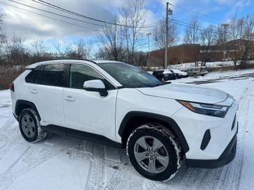 2022 Toyota RAV4 XLE's photo
