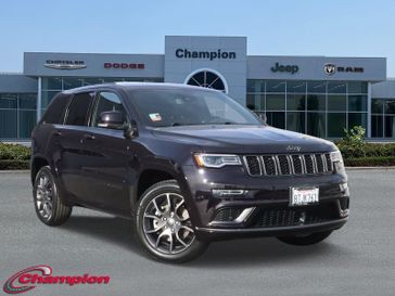 2021 Jeep Grand Cherokee High Altitude in a Sangria Metallic Clear Coat exterior color and Blackinterior. Champion Chrysler Jeep Dodge Ram 800-549-1084 pixelmotiondemo.com 