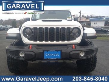 New 2026 Jeep Gladiator Mojave 4x4