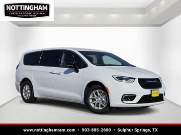 New 2026 Chrysler Pacifica Select