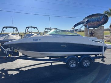 2009 SEA RAY 210 SUNDECK 