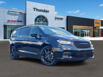 New 2026 Chrysler Pacifica Select