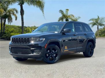 Used 2023 Jeep Grand Cherokee Altitude 4x4 in a Diamond Black Crystal Pearl Coat exterior color and Global Blackinterior. Southbay Chrysler Jeep Dodge Ram (424) 404-5521 pixelmotiondemo.com 