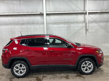 2025 Jeep Compass Latitude 4x4 in a Red Hot Pearl Coat exterior color and BLACKinterior. Wilmington Auto Center Chrysler Dodge Jeep Ram (937) 556-4751 wilmingtonautocentercdjr.com 