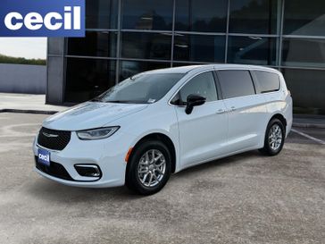 New 2026 Chrysler Pacifica Select