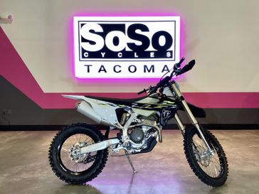 JET BLACK/ PURE WHITE