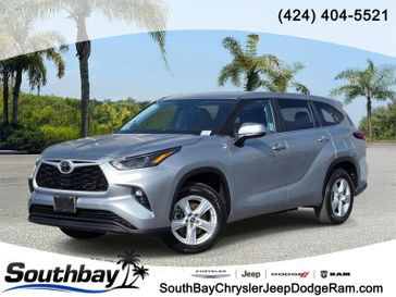 Used 2024 Toyota Highlander XLE FWD (Natl) in a Celestial Silver Metallic exterior color and Blackinterior. Southbay Chrysler Jeep Dodge Ram (424) 404-5521 pixelmotiondemo.com 