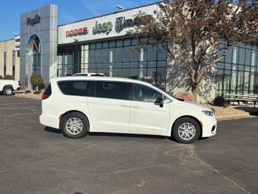 Used 2024 Chrysler Pacifica Touring L